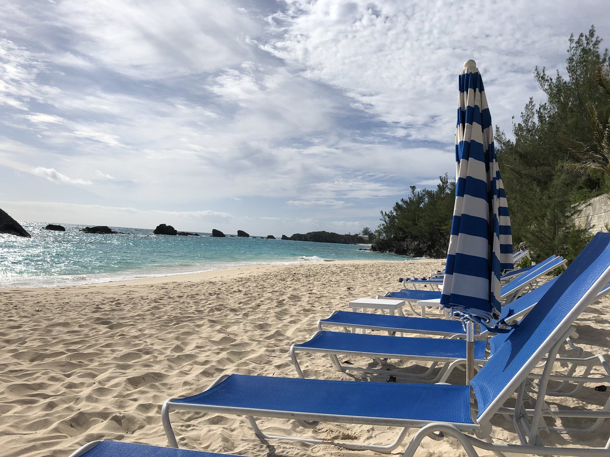 brian_woodland's tweet photo. Beautiful here. Zero people on the @fairmontsouth beach except me and #PRGoddess. It’s a Canadian thing maybe. It is after all 22 degrees c Plus 22 in January ! https://t.co/Y4Fj0s6xsw