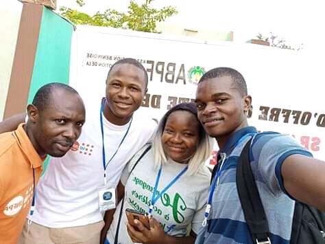 FrankNgongba's tweet photo. Un bon moment inoubliage de partage entre les jeunes des pays Francophones lors du #Forum_Francophe_de_partage_de_bonnes_sur_les_DSSR au #Benin
#Vive la jeunesse #Africaine
#MAJ_RCA/#Afrikforum https://t.co/tvJchuinKJ