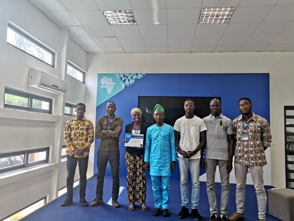 ab_benin's tweet image. Du 6 au 11 janv., des jeunes talentueux du Bénin participaient à la #PROJECTWEEK2020 qui s'est soldée par la présentation devant le jury des solutions pour une utilisation durable de l'#Echopen, une sonde révolutionnaire. @EmmanuelGanse nous en parle ici:
shorturl.at/luAG2