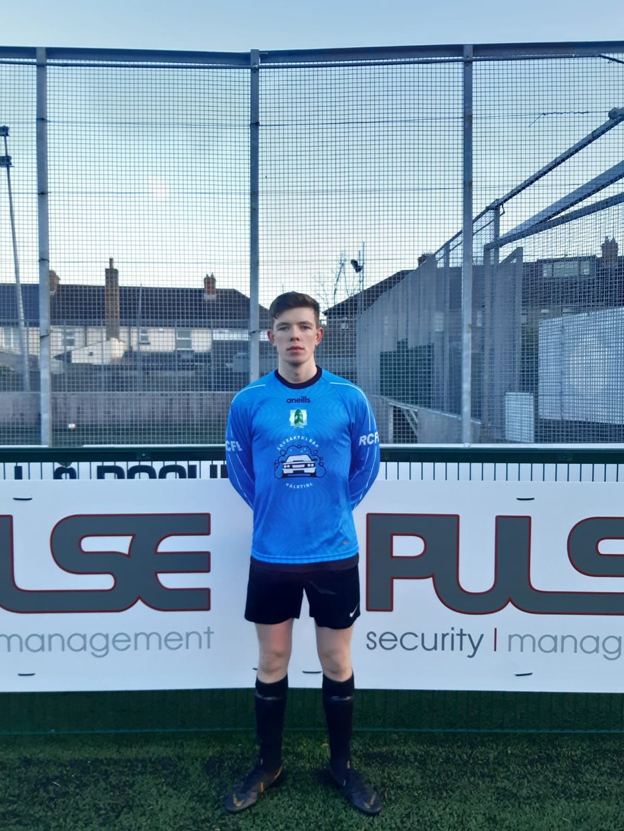 rcfesport's tweet photo. First game of 2020 ✅
New kit ✅

A good run out for the lads today against DBS as we get the preparation underway for our upcoming quarter final ties in both the league and the Eustace Cup in February. 

#RathminesCollege #RCFE 🔵⚫️🔵⚫️ https://t.co/ma3QziJvnr