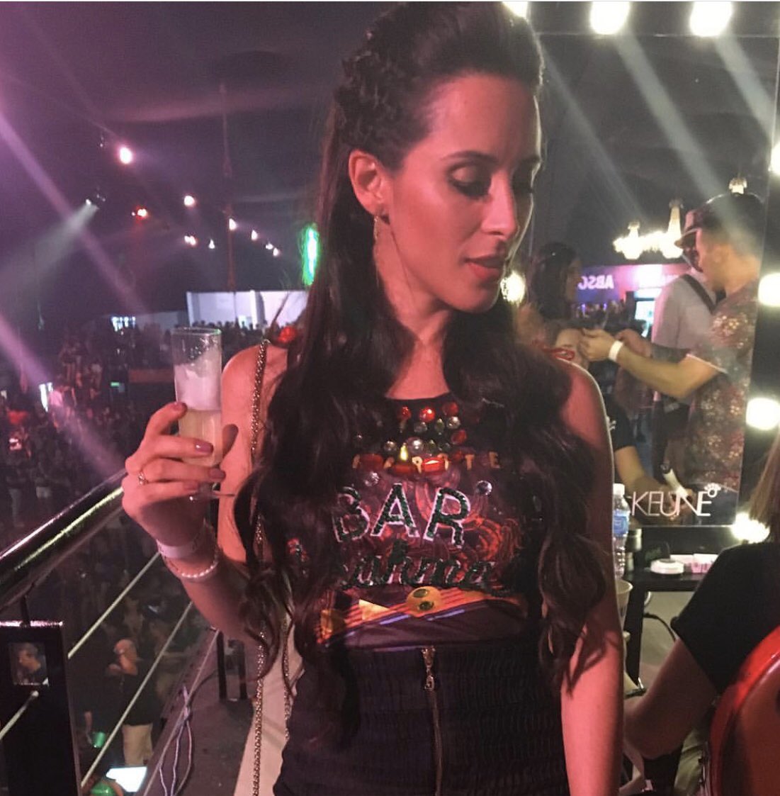 ju__juma's tweet photo. Este ano sem carnaval pra mim ( de novo!) vou ficar com essa lembrança de 2017, altas risadas, agito e muita gente bonita! Mas vou trocar por outro lugar, outra festa...
#amomuito https://t.co/iqzOZ69SzU