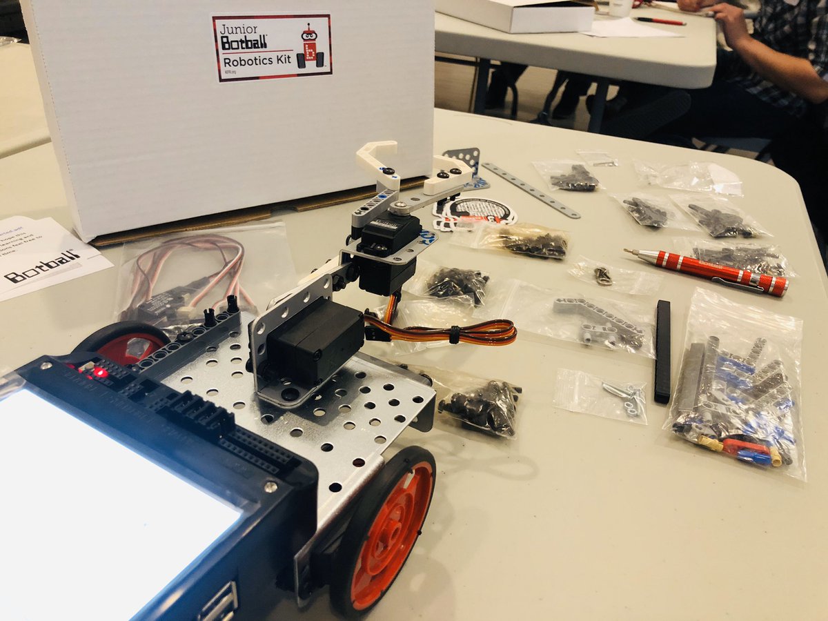abbycarlson1313's tweet photo. Spending the day learning all about #JrBotball with KISS Institute Practical Robotics. Iβm so excited to bring these back to the kids! @HannahMainolfa @APSinnovates #dell4good π» π€ π https://t.co/MVUXNzUtMm