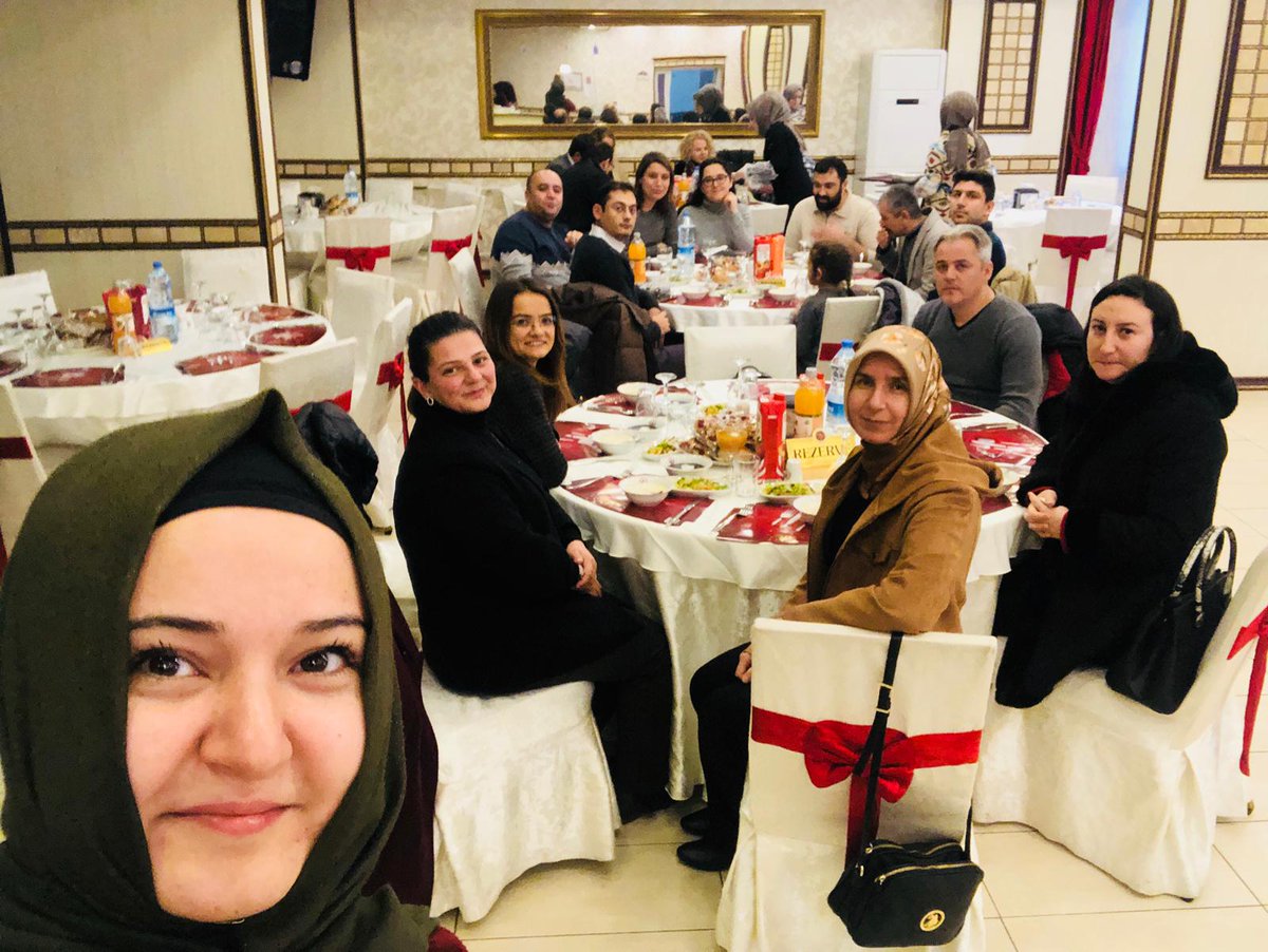 Sivas Harezmi Ekibi değerlendirme toplantısı öğretmenevinde yapıldı. Toplantıya İl Milli Eğitim Müdürümüz Ebubekir Sıddık Savaşçı, Şube Müdürümüz Fahrettin Bülbül, idareci ve öğretmenlerimiz katıldı. <a href="/ebubekirsavasci/">Ebubekir Sıddık Savaşçı</a> <a href="/bulbulfb/">Fahrettin BÜLBÜL🇹🇷</a> <a href="/gunayguzel/">günay güzel</a> <a href="/seda_ustn/">Seda Ustn</a> <a href="/kennnan58/">Kenan BAŞKÖY</a> <a href="/dEmETKk20/">Demet Küçük</a>