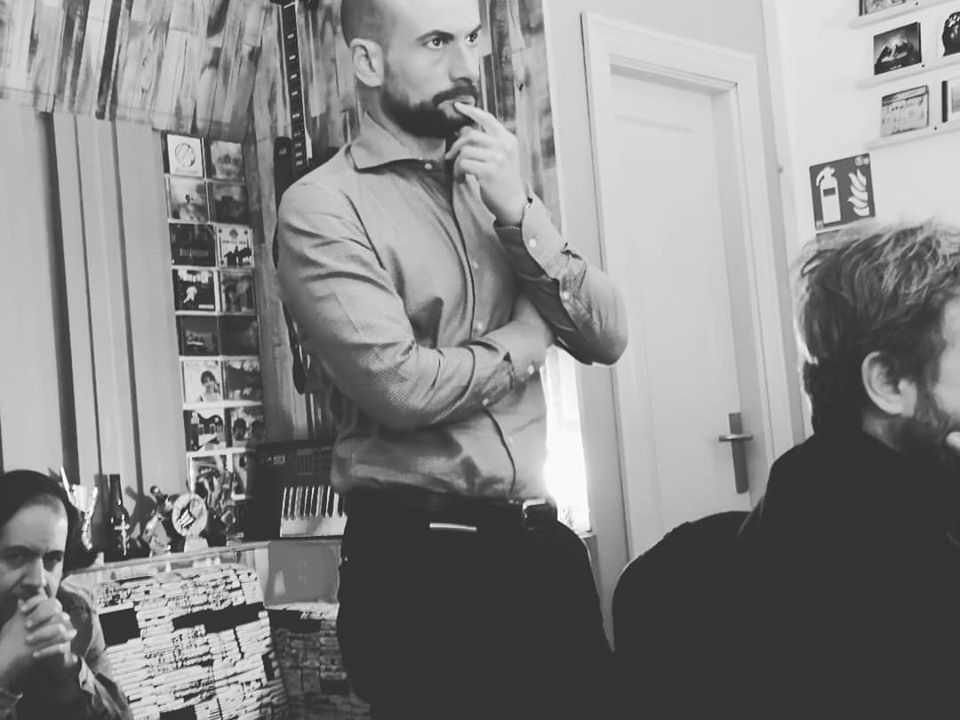 POPDATA_Band's tweet photo. Foto del viernes pasado en #AntiStudio hipermegaconcentrados dando los últimos retoques a nuestras nuevas canciones. El Ep ya está terminado y en breve empezaremos a compartirlo, estamos deseando que lo escuchéis... https://t.co/lVoBEDL17V