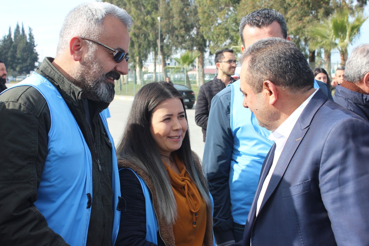OrhanAkal3155's tweet photo. #TemsaÜretmeli
TEMSA mitingimizle 'Bir işçi ve bir sendika, uçurumun kenarına sürüklenmeye çalışılan işyerine nasıl sahip çıkar' bunun örneğini dosta-düşmana gösterdik. İşimize kavuşuncaya kadar TEMSA'nin yiğit emekçileriyle mücadeleye devam edeceğiz. https://t.co/m6J4IqPpxl