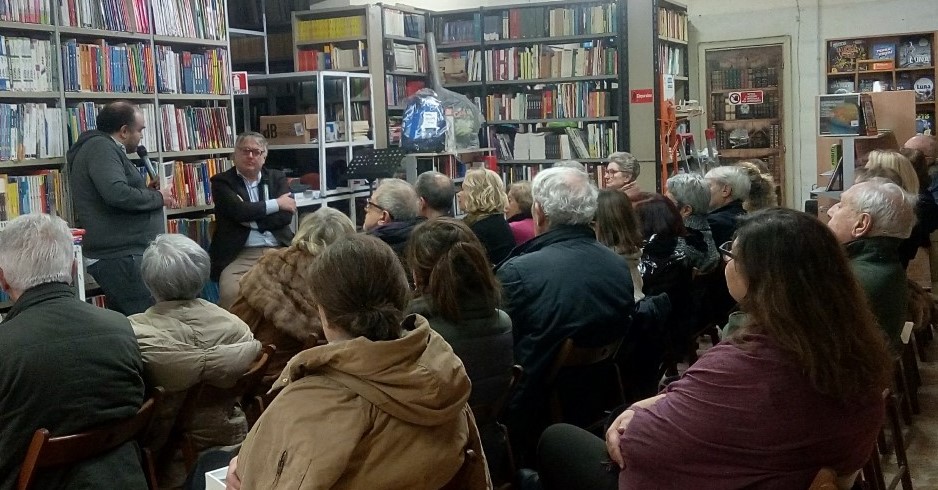 sabato 11 libreria piena per Miguel Gotor e L'Italia nel Novecento <a href="/Einaudieditore/">Einaudi editore</a>