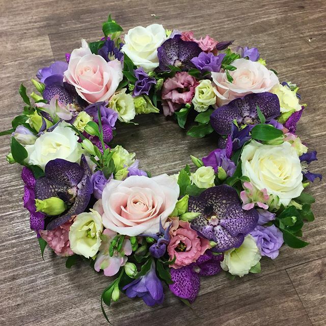 WillowFloristry's tweet photo. Sympathy wreath in pretty pink, purple &amp; cream. #sympathyflowers #floralwreath #verwoodflorists #flowershop #flowersoftheday https://t.co/JfOiIoBna1 https://t.co/loay3gLk3I