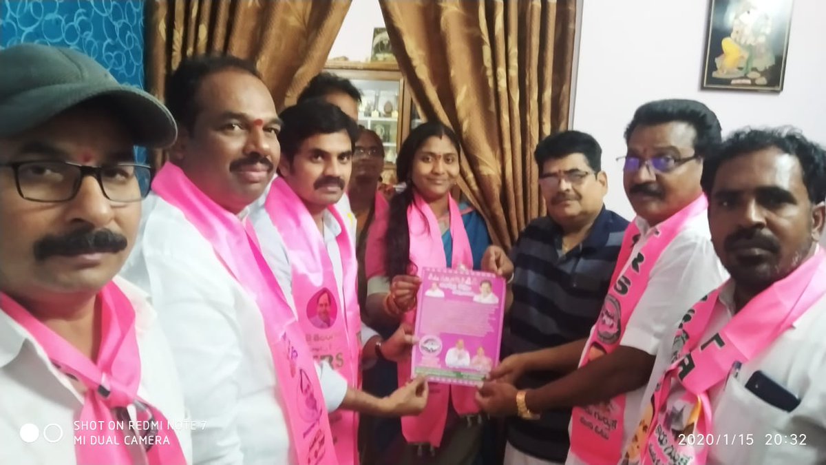 KaleemBRS's tweet photo. Today's door to door campaign for 11th division candidate Sri Vidya Garu of Boduppal municipal corporation.
@KTRTRS
@trspartyonline
@BTR_KTR
#Telanganamunicipalelections
#boduppalcorporation
#11thdivision https://t.co/4VGGVzCJ6f
