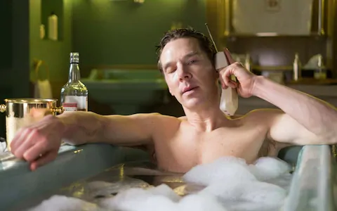 sapw's tweet photo. #CumberLetterB Bathroom! @CumberbatchSpam #BenedictCumberbatch #PatrickMelrose #TCIT #StarTrek https://t.co/0syxoWfNna