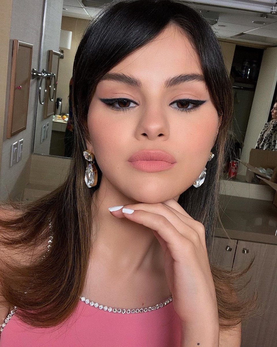 femmeduart's tweet photo. Selena Gomez https://t.co/KmDxP3i5a7