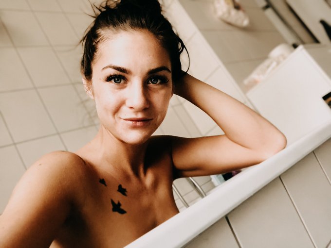 Fresh 🚿 😂 * * * Now ONLINE 🔻 https://t.co/ONRp1ygJop * today #free show at 8.30pm https://t.co/dMMn7<a href="/tag/free"class="tags"><span>#free</span></a>