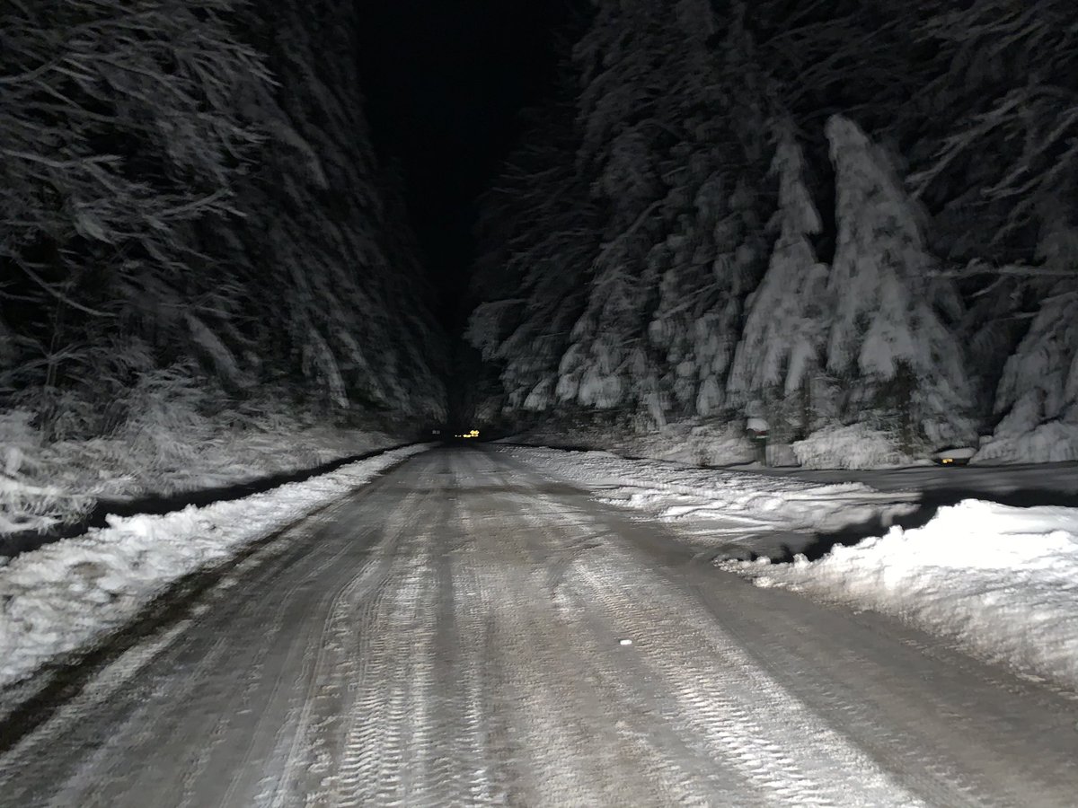 BellAlgerLLC's tweet photo. Trees are cleared on Old Samish and the plow is working is way thru! N. Lake Samish is closed do to trees down blocking the complete Road, no crews working on it at this time so maybe close for a bit! @BellAlgerLLC, #wawx, #win4news, #wasnow, #lakesamish https://t.co/agTGHqPDr7