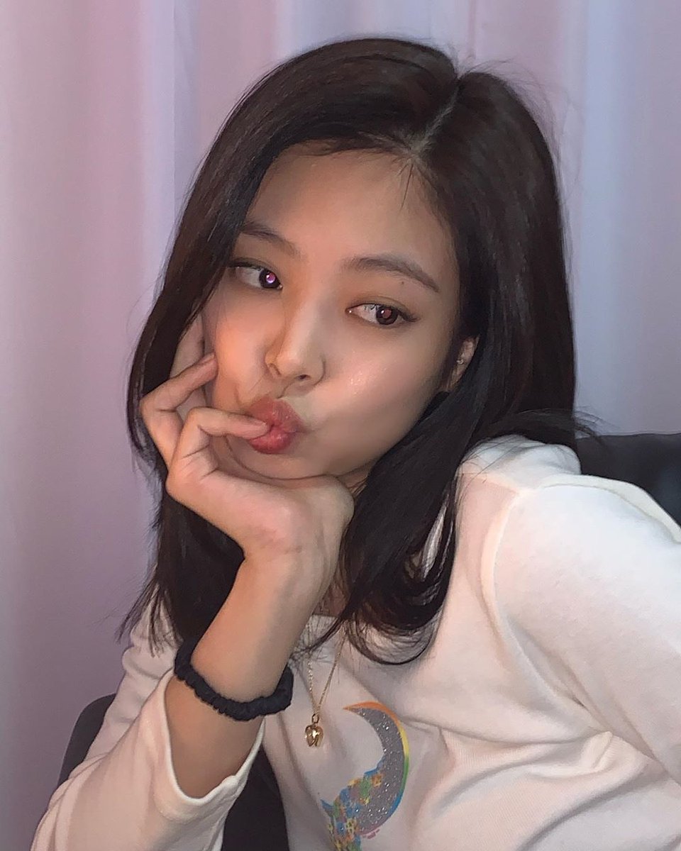 lorfi_dream's tweet photo. гёрл скоро станет старше 😎
#AngelJennieDay @ygofficialblink https://t.co/4SCGqSd88y