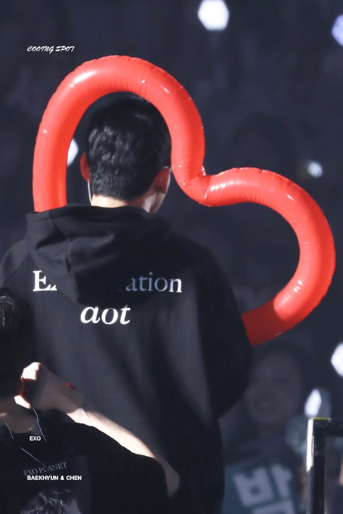 hunmaboo's tweet photo. so much love for this man 😭❤

@weareoneEXO
#에리랑_같이걷자_종대야
#종대와함께
#엑소9명 https://t.co/zVvBwofLCv https://t.co/PdQRWpszUs