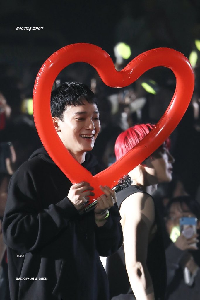 hunmaboo's tweet photo. so much love for this man 😭❤

@weareoneEXO
#에리랑_같이걷자_종대야
#종대와함께
#엑소9명 https://t.co/zVvBwofLCv https://t.co/PdQRWpszUs