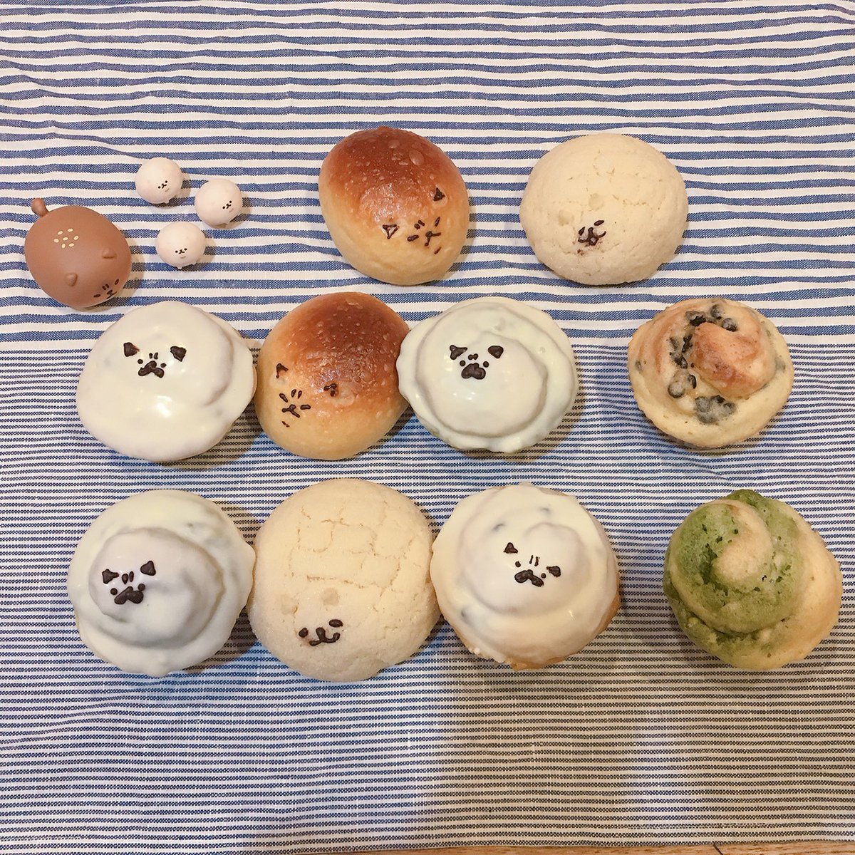 miwaka9317's tweet photo. 娘が一番好きなカップパグ。
やっぱり表情が難しい・・・
抹茶のルーレーとチョコチップのうずまきパンに、チョコづけしました。

#リアルいーすとけん 
#カップパグ
#サモメロン
#とさあんこ https://t.co/RTq1tjdv1s