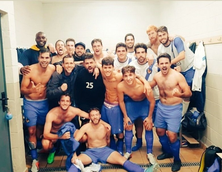udparcoficial's tweet photo. Se'n va un gran jugador, se'n va un amic, se'n va el CAPITÀ! El club et desitja molt sort 🍀 en aquest nou projecte de vida!
Imprescindible pels companys, "quasi"😉 imprescindible per l'equip!
MOLTA SORT! T'ESTAREM ESPERANT!! @SergiMaca https://t.co/5kjH4558ac
