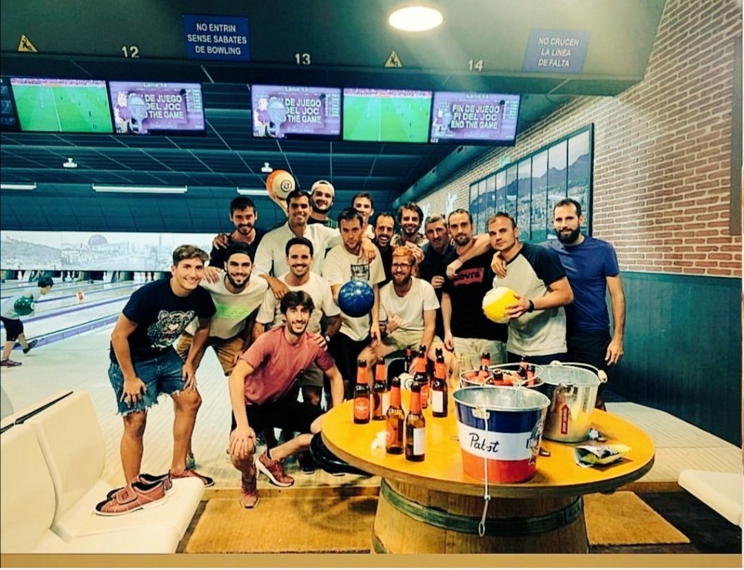 udparcoficial's tweet photo. Se'n va un gran jugador, se'n va un amic, se'n va el CAPITÀ! El club et desitja molt sort 🍀 en aquest nou projecte de vida!
Imprescindible pels companys, "quasi"😉 imprescindible per l'equip!
MOLTA SORT! T'ESTAREM ESPERANT!! @SergiMaca https://t.co/5kjH4558ac