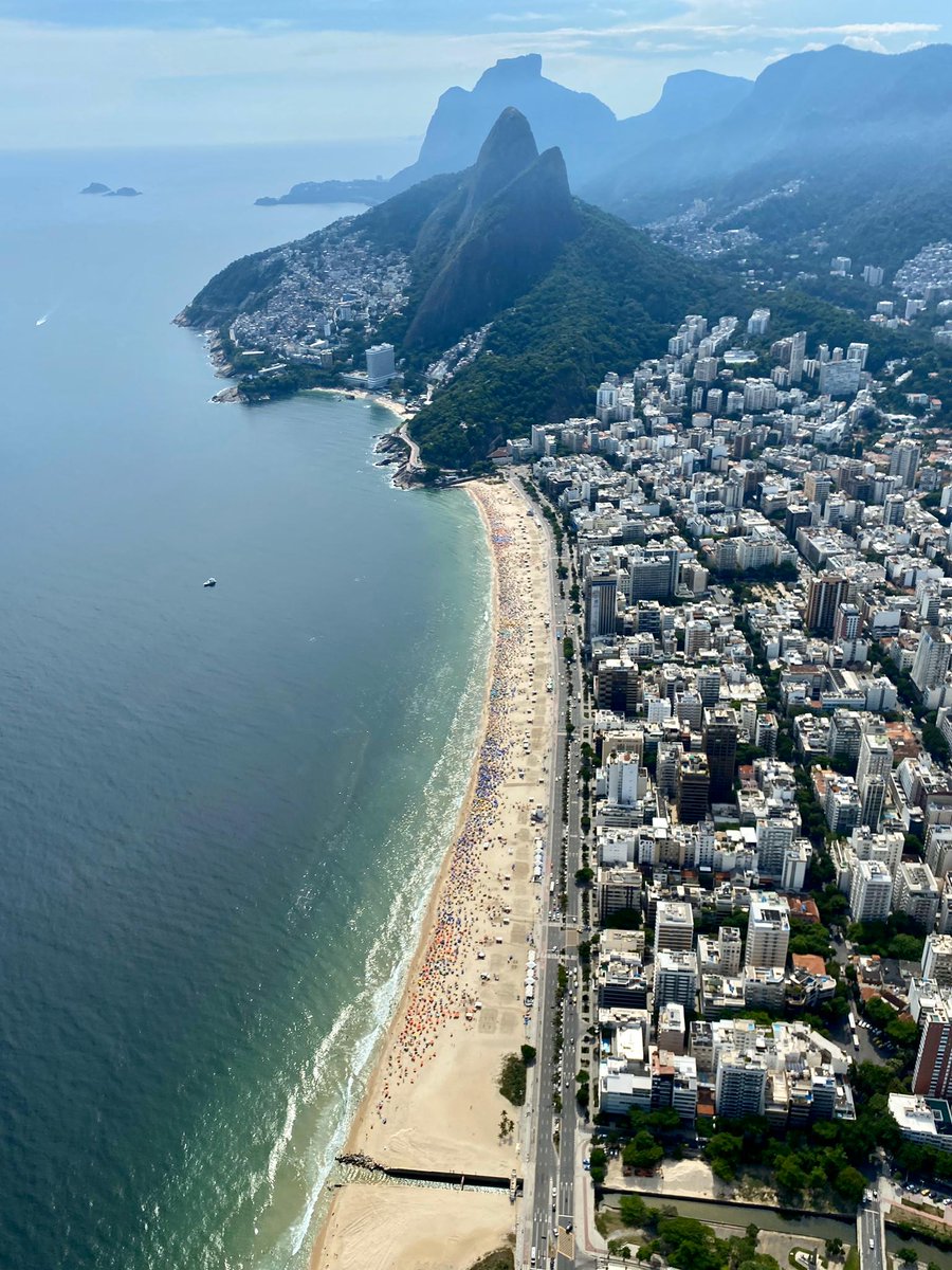 Fly helicopter in Rio de Janeiro.
 📲WhatsApp + 55 21 96762-3478 
#travel  #voopanoramico #voodehelicoptero #cariocando #cristoredentor  #riohelicoptertour #passeiodehelicóptero 
#riodejaneiro #copacabana #christtheredeemer