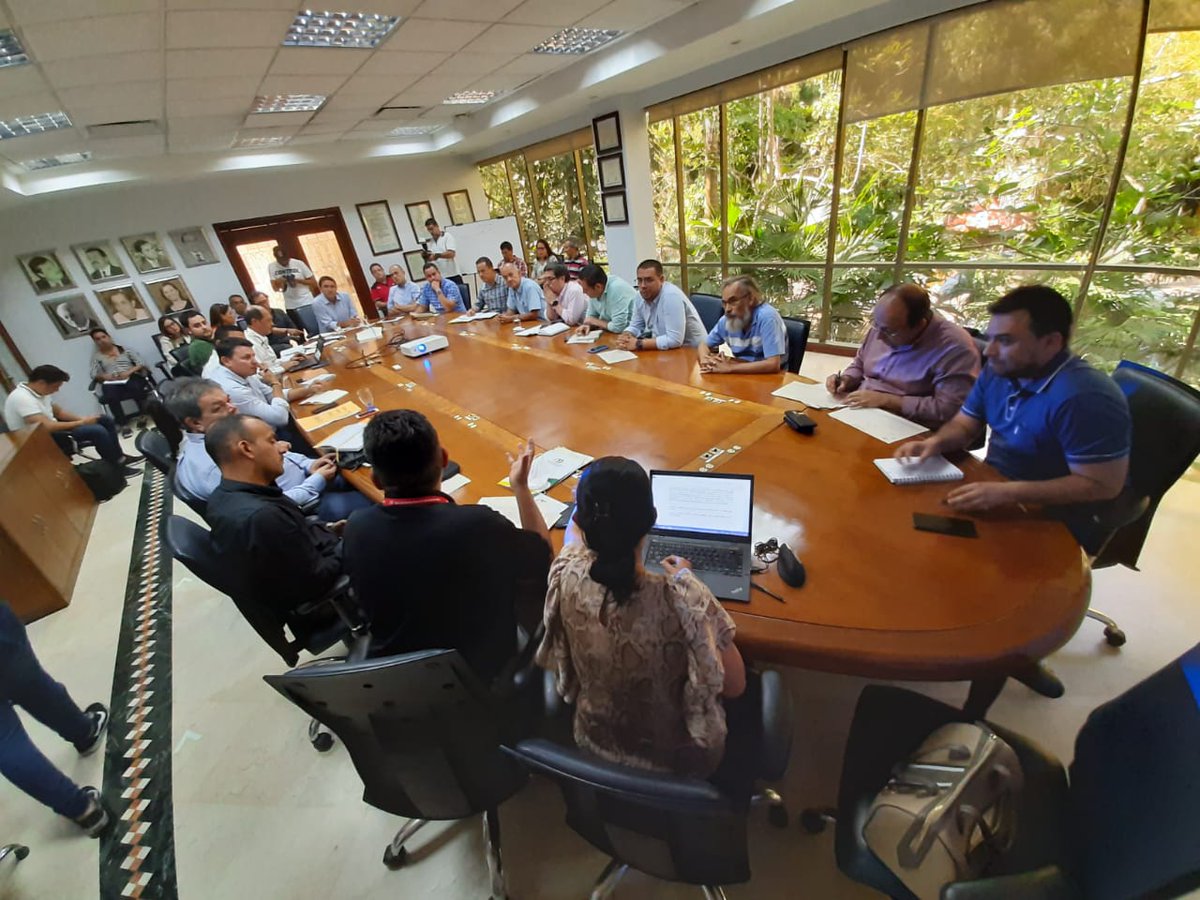 AreaMetroBga's tweet photo. #AMBAmbiental | El viernes 17 de enero en @NEOMUNDOBGA inician las reuniones técnicas diarias del @AreaMetroBga @AlcaldiaBGA @Alcaldiafblanca @alcpiedecuesta @AlcaldiaGiron / búsqueda de solución real, con peso jurídico y técnico, para el asunto del relleno sanitario El Carrasco. https://t.co/6sFCK9Q2RZ
