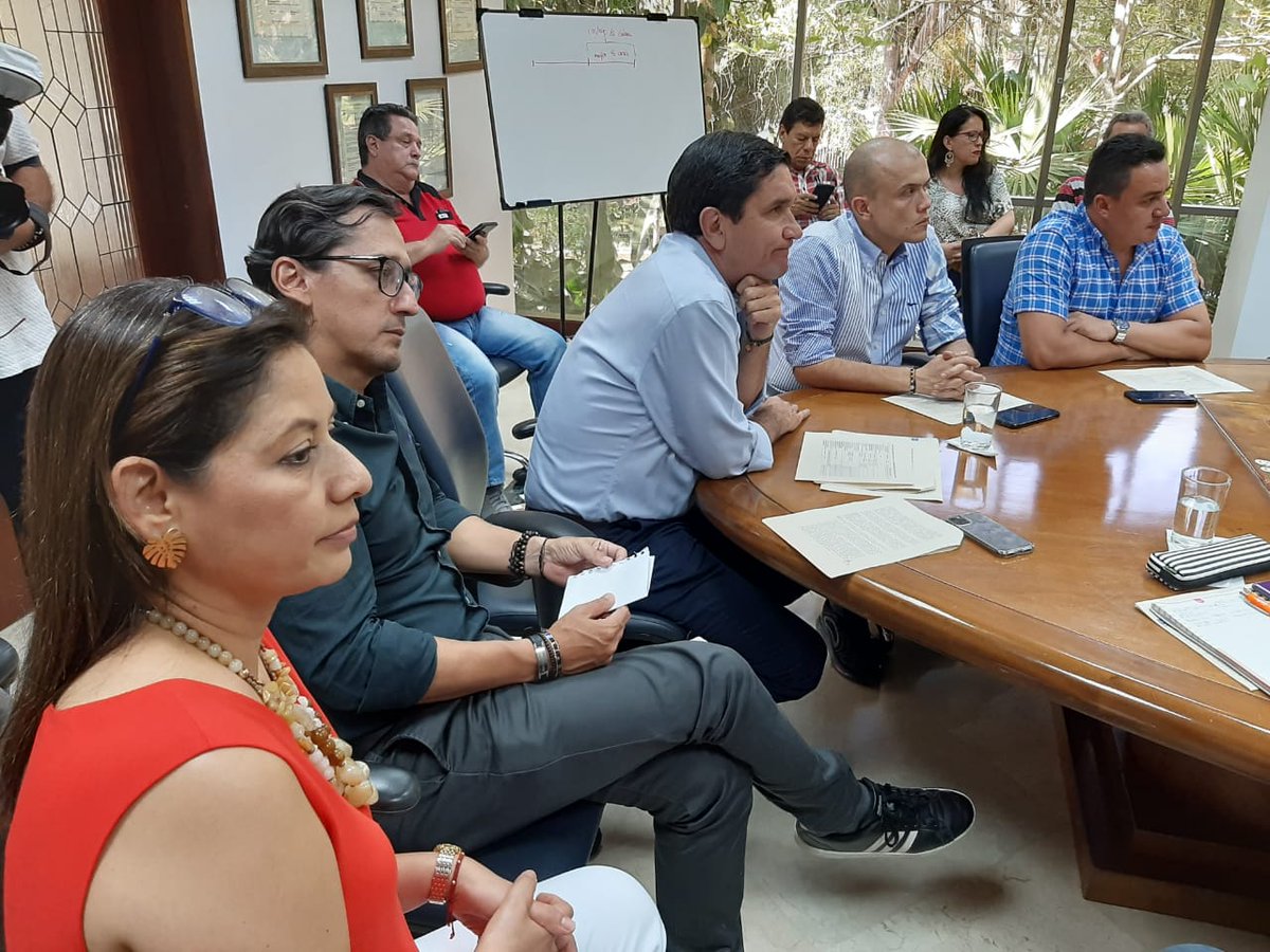 AreaMetroBga's tweet photo. #AMBAmbiental | El viernes 17 de enero en @NEOMUNDOBGA inician las reuniones técnicas diarias del @AreaMetroBga @AlcaldiaBGA @Alcaldiafblanca @alcpiedecuesta @AlcaldiaGiron / búsqueda de solución real, con peso jurídico y técnico, para el asunto del relleno sanitario El Carrasco. https://t.co/6sFCK9Q2RZ