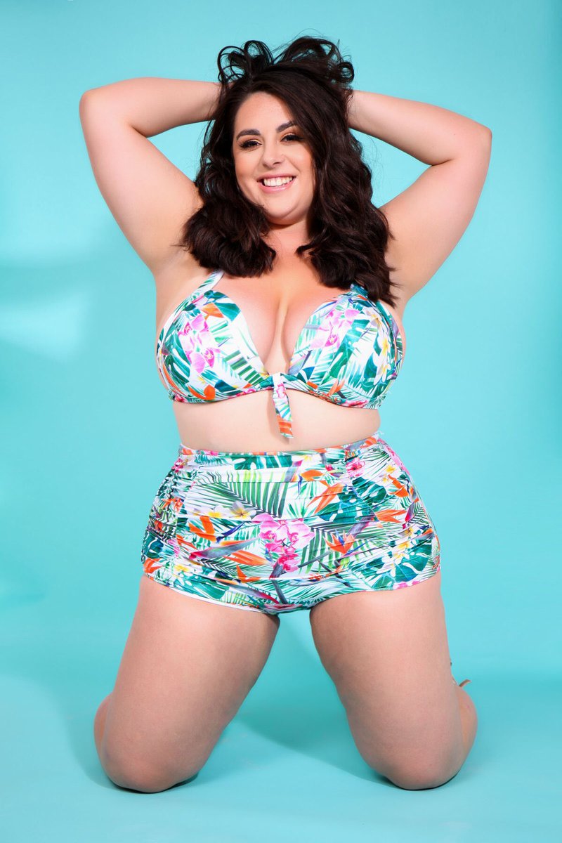 RebeccaMendoza_'s tweet photo. Where’s all the chunky but funky kids(WOMEN AND MEN)on #loveisland2020 @LoveIsland we in 2020 now babes, sexy comes in all shapes and sizes. Wake up and sort yourselves out. #bodydiversity #nobodyshaming #everybodyisasexybody https://t.co/2gJYYzAEf3