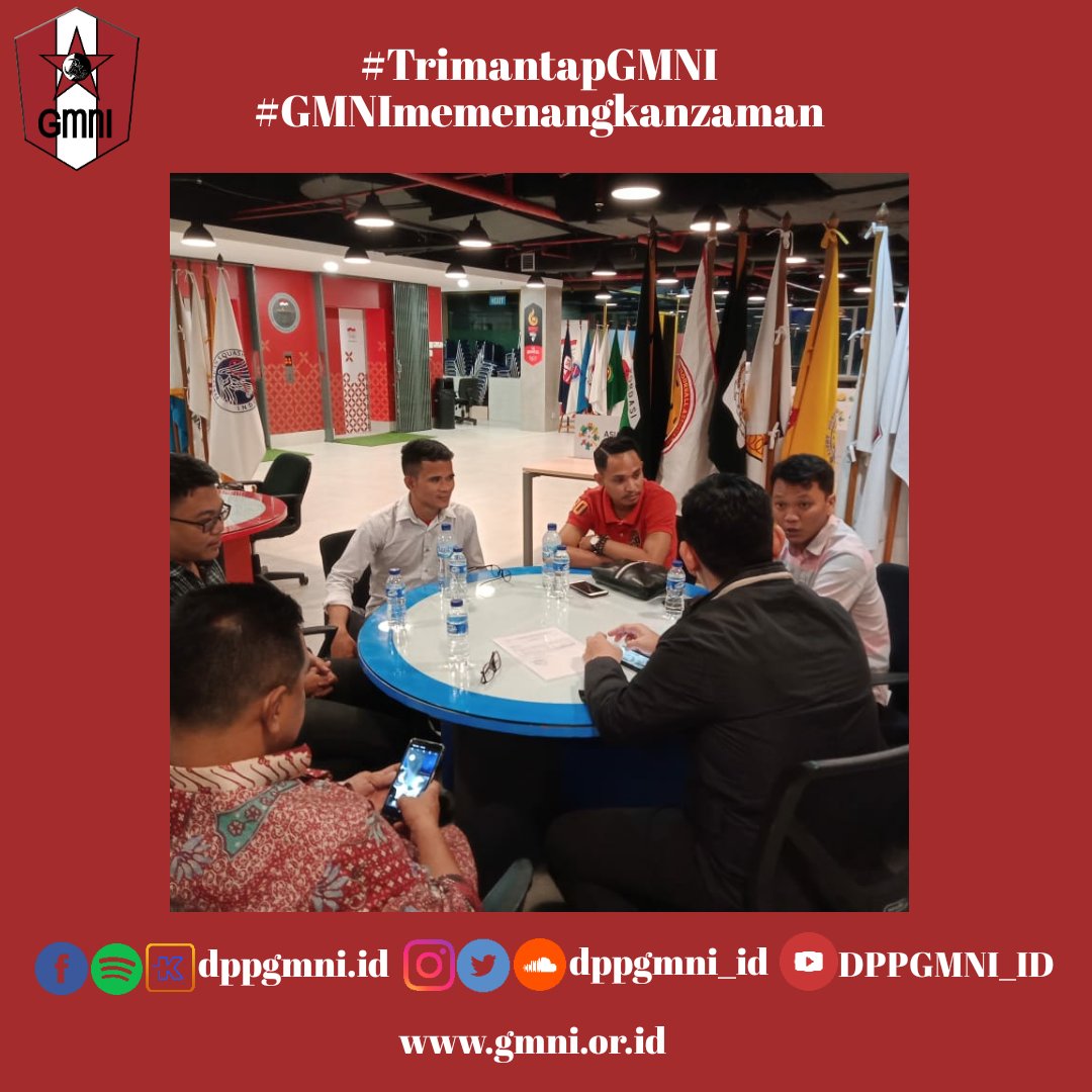 dppgmni_id's tweet photo. Diskusi soal prominent role mahasiswa dalam menghadapi tantangan zaman sampai social entrepreneur untuk mengatasi ketimpangan #gmni #Trimantap #TrimantapGMNI #GMNImemenangkanzaman #hipmi cc @rajasaptaokto https://t.co/qrYElzB2wg