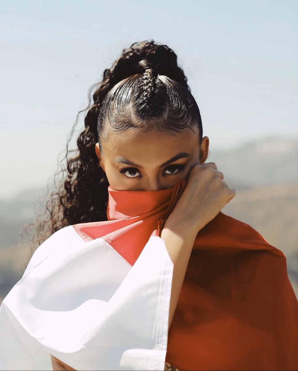 DinahNewsJane's tweet photo. Dinahstys help @agnezmo in voting #Agnation #BestFanArmy #iHeartAwards https://t.co/E4qKKqKXzA