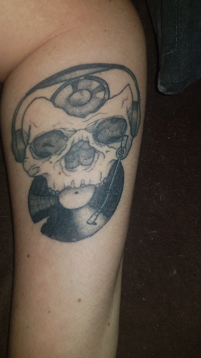 I just love this masterpiece!

Artist: Teejtattoo, Sweden