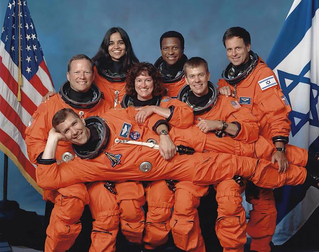 Фото сделано наса в день рождения. Экипаж Колумбии 2003. Катастрофа шаттла Колумбия экипаж. Катастрофа шаттла Колумбия 2003. STS-107.