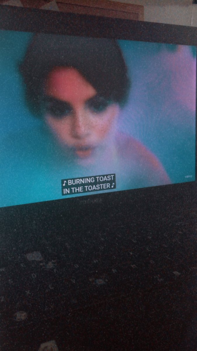 berravcii's tweet image. streaming it😽💖 @selenagomez 
#StreamRare #RareMusicVideo