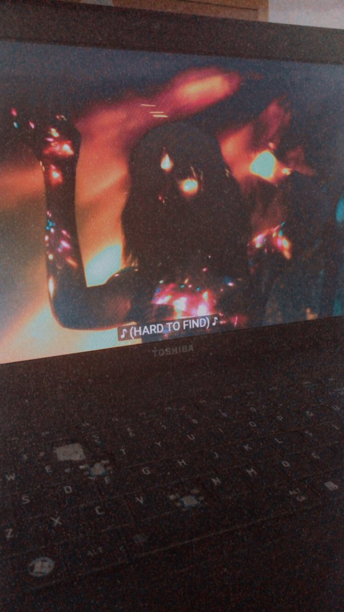 berravcii's tweet image. streaming it😽💖 @selenagomez 
#StreamRare #RareMusicVideo