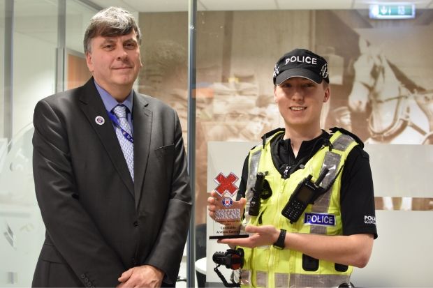 RenfrewshireGaz's tweet photo. Honour for Renfrewshire cop who saved teenager in river rescue drama

Full story: https://t.co/h7UQNUanxY https://t.co/FtRcKviAlu