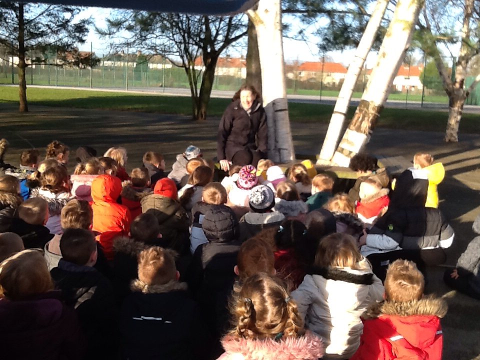 EndikeYear1's tweet photo. Lots of people have special places in our school.  After we found them we talked about why they are special. @EndikePrimary #endikere https://t.co/t8BkKPjXz5