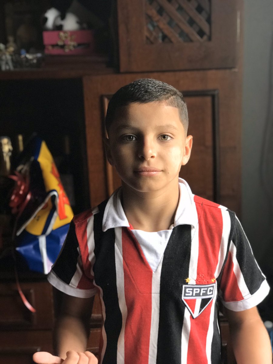 keeivito's tweet photo. Hoy llevé por primera vez a mi primito a la peluquería luego de meses y meses luchando contra el maldito cancer, hoy por fin luego de vencerlo podes hacerte ese corte que tanto te gusta para ser como los demás niños. Orgulloso de vos y de la fuerzas que tenes, mi guerrero 🥺💪🏻 https://t.co/oM9EvwTx8X