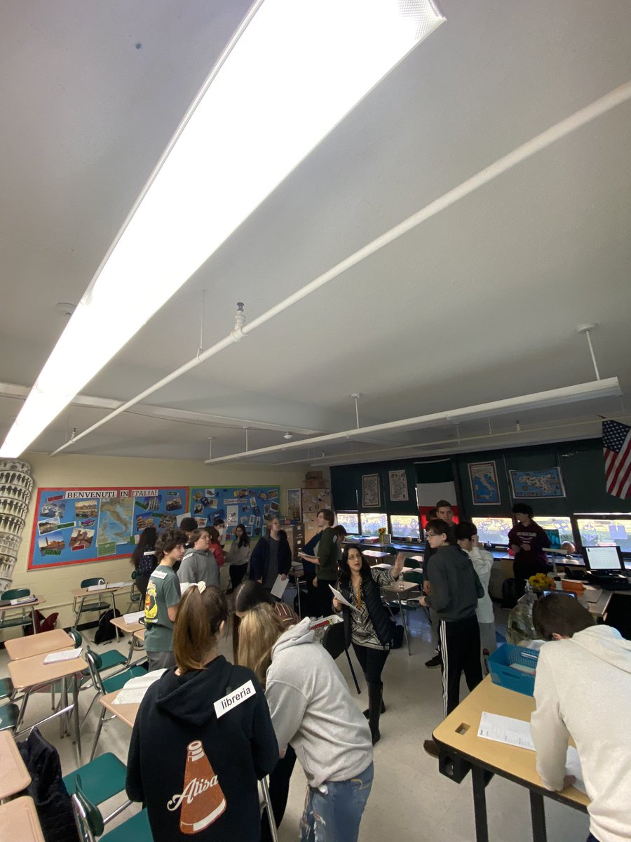 DrReginioNM's tweet photo. Ss in @signorafielding Italian I class playing “back-to-back” to identify the correct usage of the 7 ways to say “the” in Italian. @HSNPrincipal @PickusMTPS @DrGeorge_MTPS #TotalEngagement #GetUp #MoveAround #MTPSWorldLanguage https://t.co/NmudSTAjyw