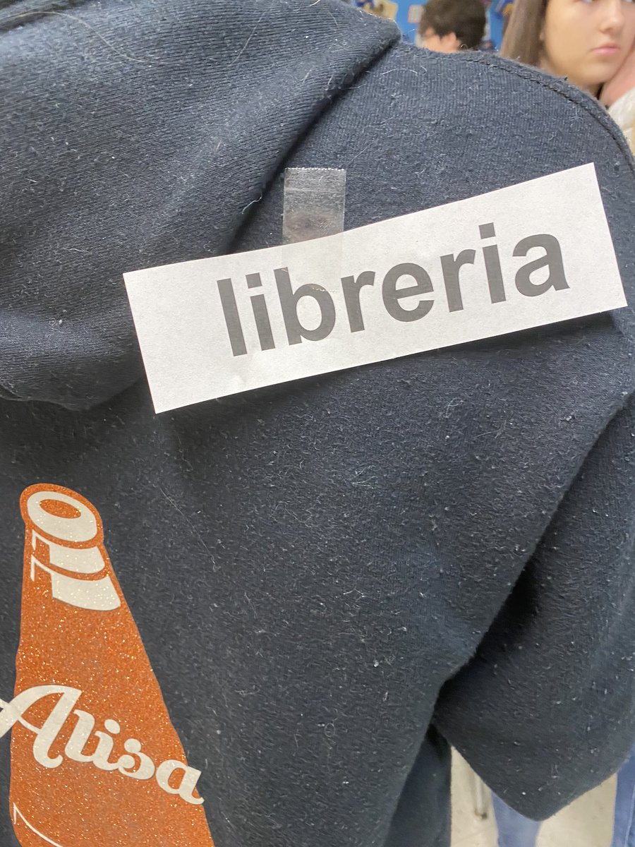 DrReginioNM's tweet photo. Ss in @signorafielding Italian I class playing “back-to-back” to identify the correct usage of the 7 ways to say “the” in Italian. @HSNPrincipal @PickusMTPS @DrGeorge_MTPS #TotalEngagement #GetUp #MoveAround #MTPSWorldLanguage https://t.co/NmudSTAjyw