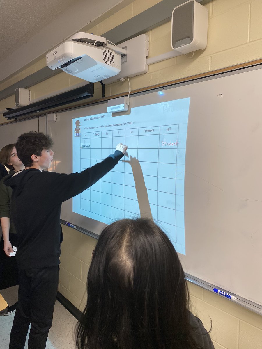 DrReginioNM's tweet photo. Ss in @signorafielding Italian I class playing “back-to-back” to identify the correct usage of the 7 ways to say “the” in Italian. @HSNPrincipal @PickusMTPS @DrGeorge_MTPS #TotalEngagement #GetUp #MoveAround #MTPSWorldLanguage https://t.co/NmudSTAjyw