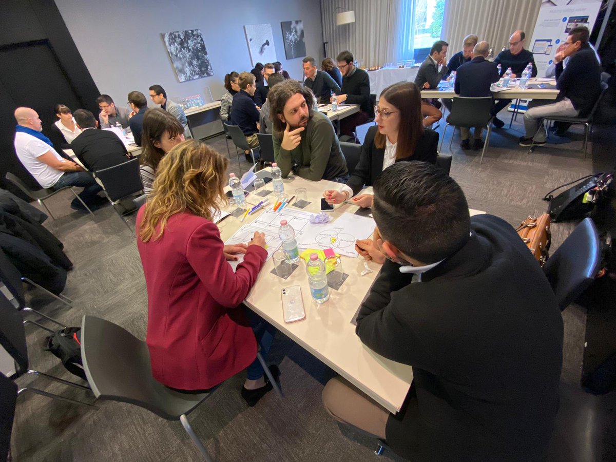 Oggi giornata full immersion di brainstorming per confrontarci sugli sviluppi del nostro prodotto.
Raccogliendo le nostre idee e i suggerimenti dei nostri clienti, tracciamo la prossima roadmap.
#Apparound #WeDigitiseSales #apparoundteam #brainstorming #spiritodisquadra