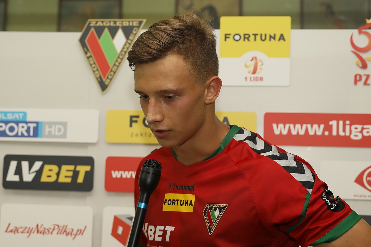 zaglebie_eu's tweet photo. ⚽️ Kacper Radkowski został zaproszony na testy do @Standard_RSCL
💪 Sprawdziany w tym czołowym klubie belgijskim, regularnie występującym w pucharach europejskich, potrwają od 19 do 26 stycznia.
👉 https://t.co/wZUdqrXCvo
@_1liga_
#BYŁOJESTIBĘDZIE https://t.co/8oXx49x7sO