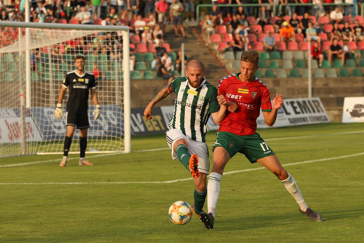 zaglebie_eu's tweet photo. ⚽️ Kacper Radkowski został zaproszony na testy do @Standard_RSCL
💪 Sprawdziany w tym czołowym klubie belgijskim, regularnie występującym w pucharach europejskich, potrwają od 19 do 26 stycznia.
👉 https://t.co/wZUdqrXCvo
@_1liga_
#BYŁOJESTIBĘDZIE https://t.co/8oXx49x7sO