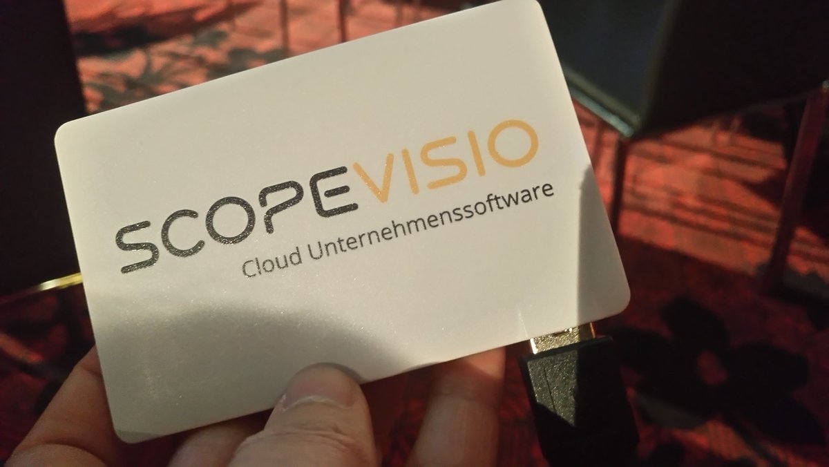 RosiWuertz's tweet photo. Funktioniert immer noch: PowerBank vom #CUT2017 heute hilfreich auf dem #CUT2020! Damals überreicht von @Bonndigital, merci :-) #evergreen https://t.co/vSdYVxZGH3