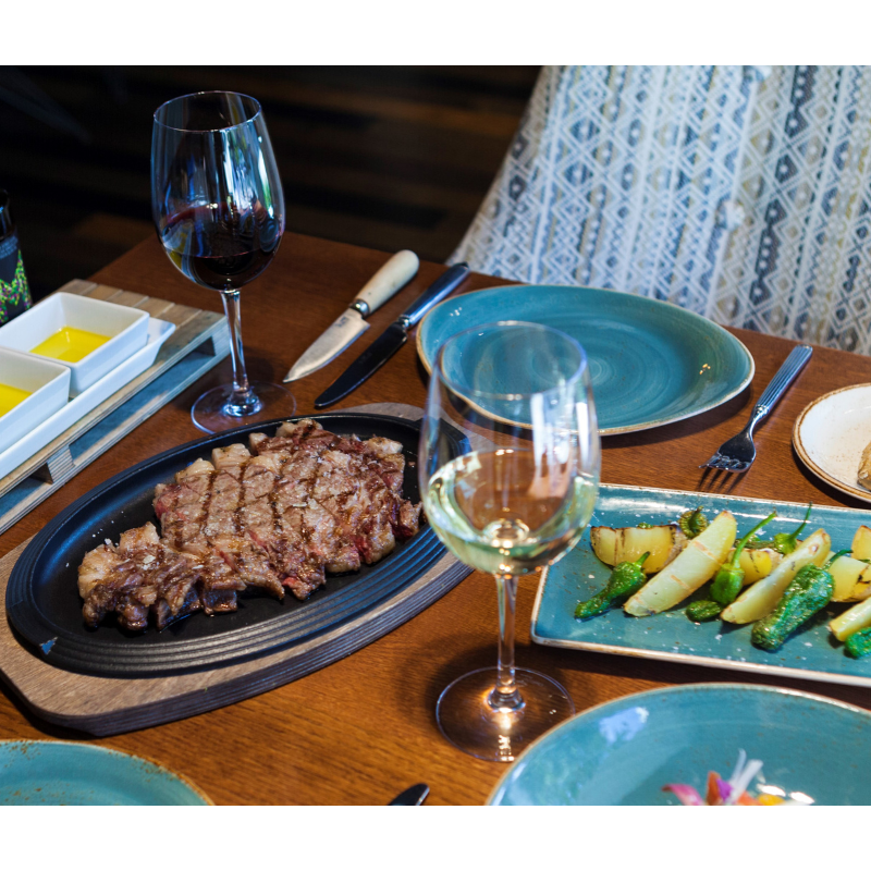 SB_Hotels's tweet photo. Assaboreix el Mediterrani a MUC Restaurant 📍 #hotelSBglow a #BCN. Cuina de proximitat i a la brasa on gaudiràs de plats amb personalitat, saludables i de sabors únics.+ Info: https://t.co/gnHsGi2eyr
.
#SBhotels #MediterraneanUrbanConcept #Barcelona #gastronomia #gourmet #foodie https://t.co/ELAqeC3SwK