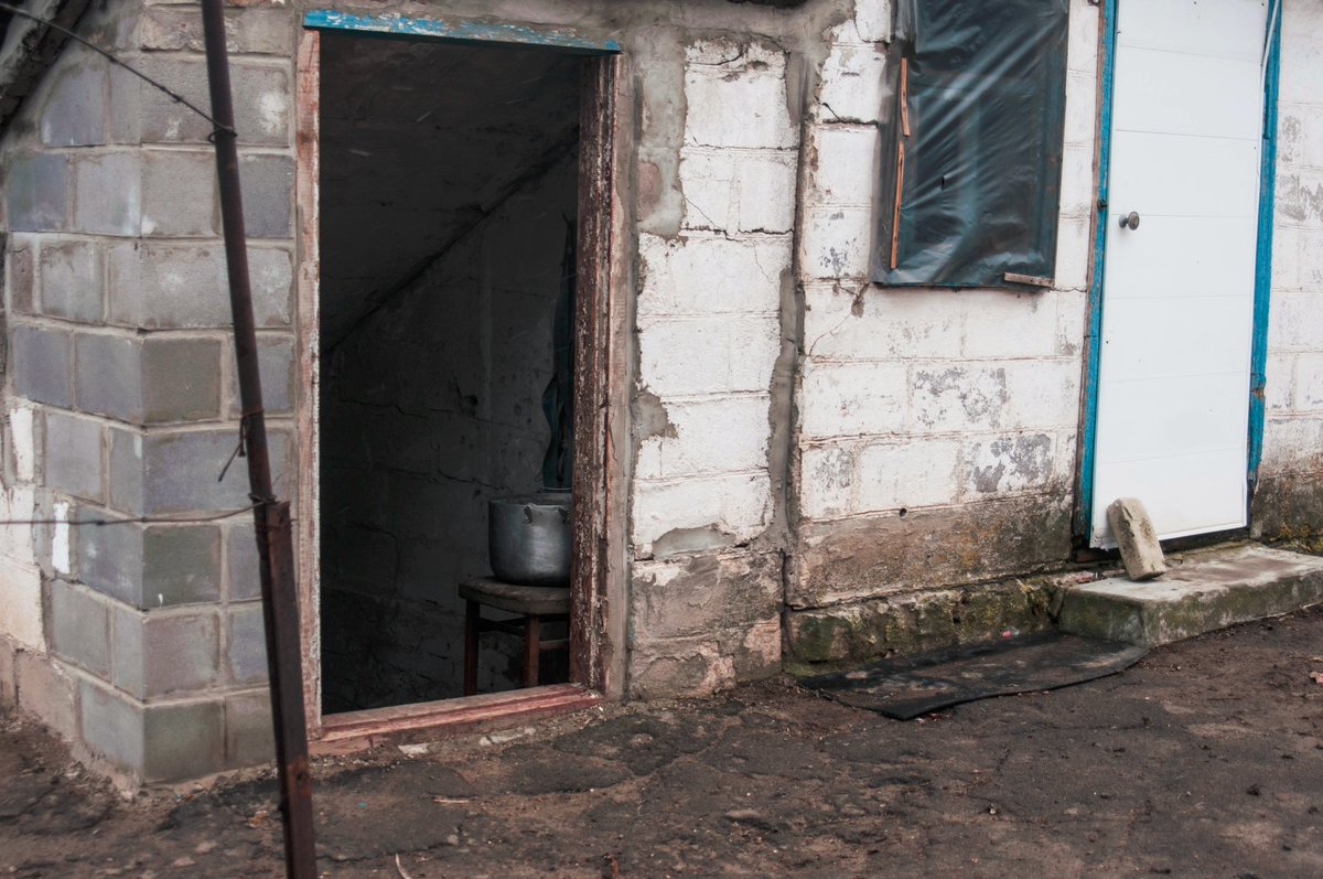 truth_hounds's tweet photo. “You are the first ones to ask me about this. I was at the place right after the shelling. And I helped the wounded personally.” - Truth Hounds worked in the village of Chermalyk in Donetsk region. #TruthHounds #HoundsMissions https://t.co/So9iNoUiXs