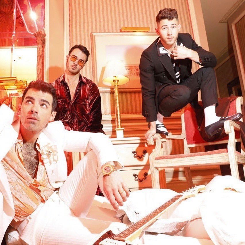 JONASBR0's tweet photo. This new mature @jonasbrothers look is... something else 😍🔥 I’m so ready for the JB6 era!!! https://t.co/CSlFMBmgqq