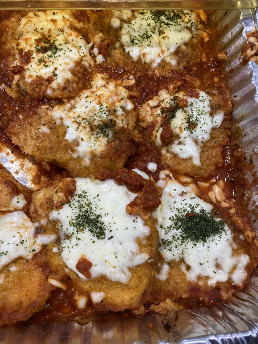 Pomptonian1's tweet photo. Today's featured cafeteria is Clifton.
Featuring Hearty Burritos and Roasted Purple Potatoes from Twin Maple Farms and Chicken Parm. How could you resist?
#pomptonian #foodservice #cafeteria #cafe #freshfromzone #purple #purplepotatoes #food #foodie #chef #cook #nutriton https://t.co/DE5bvu7e6G