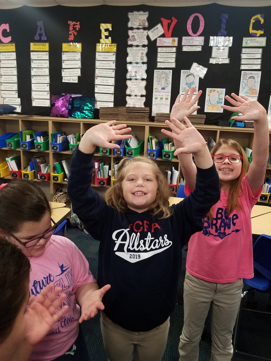 medwards1073's tweet photo. FCCLA competition team taught 4th grade about stopping the spread of germs.  @CommunityFccla @communityisd https://t.co/DScu6H25Cr