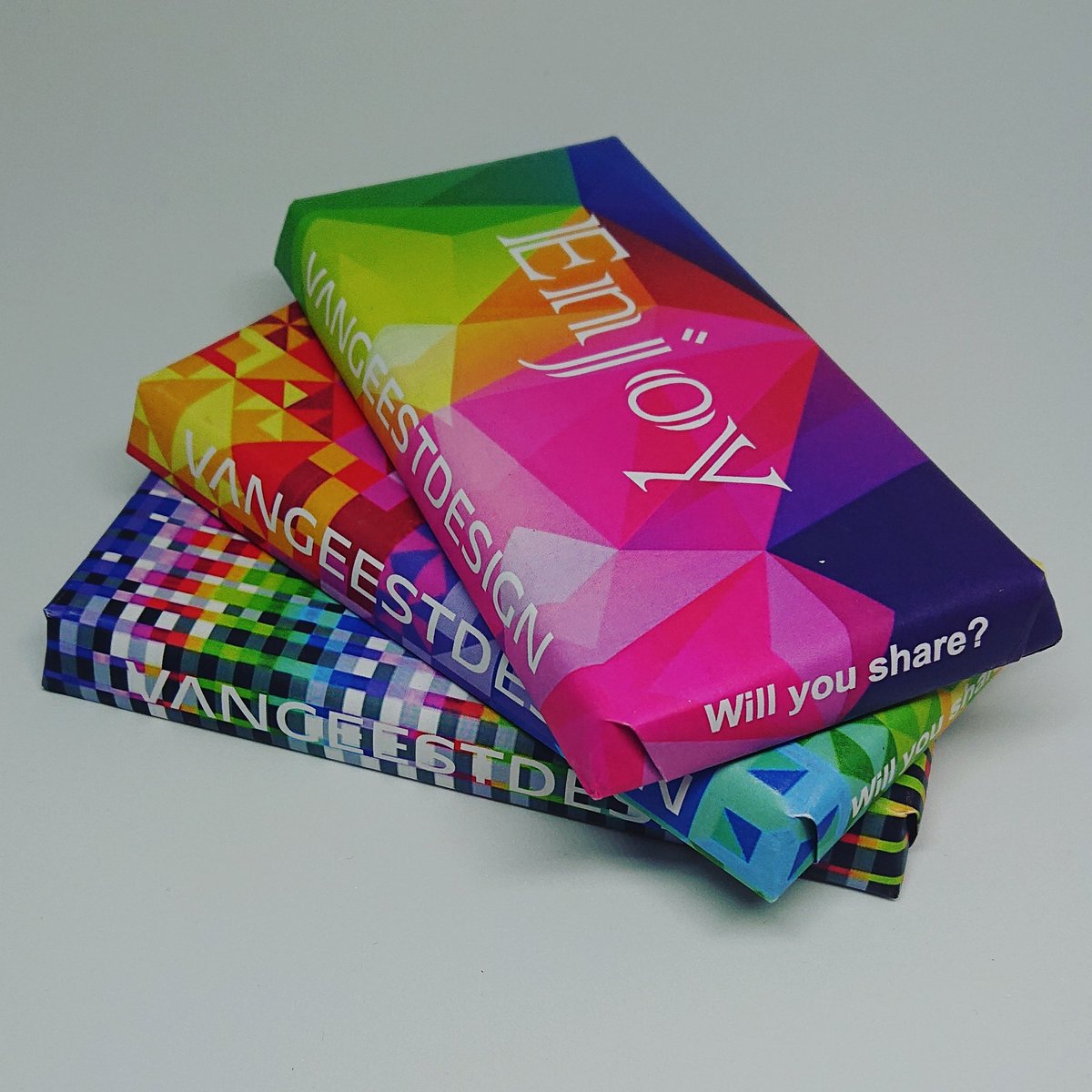 vangeestdesign's tweet photo. This new year will start well for some! Which one did you get?
#2020 #2019 #newyear #enjoy #enjoythetaste #enjoylife #enjoy2020 #fun #tonychocolonely #yummy #greatstart #yearoffun https://t.co/64VJfIJVZr