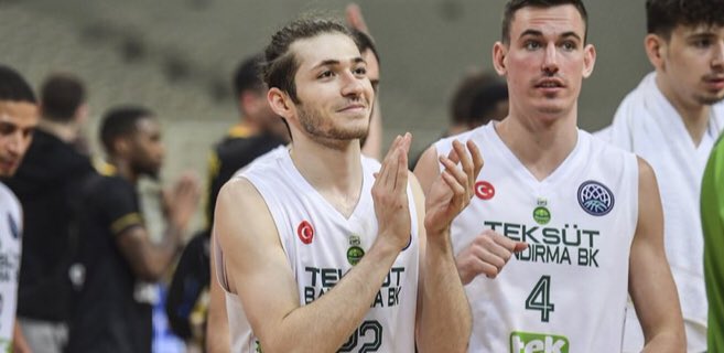 Şehmus Hazer, AEK karşısında gösterdiği performansla parladı! #BCL

33:17(Dakika)
23 sayı
6 ribaund
6 asist (kariyer rekoru)
2 top kaybı
3 top çalma
5/6 iki sayı
4/6 üç sayı
1/1 serbest atış
9/12 saha içi isabeti
33 verimlilik puanı (kariyer rekoru)

trendbasket.net/sehmus-hazer-a…