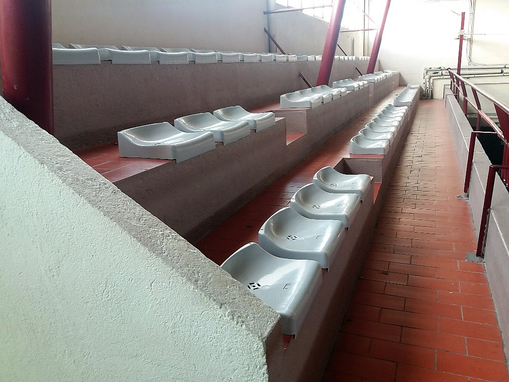 🚧 Figueres inicia millores al pavelló Rafel Mora per posar-lo al dia

🏀 S'ha pintat la façana exterior i instal·lat nous seients a la graderia

🏑 Pròximament se substituirà l’actual barana d’obra per augmentar la visibilitat de la pista

💻 Més info a figueres.cat/noticies/figue…